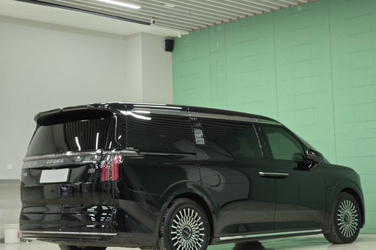 Used Zeekr 009 2024 Six-Seat Executive Version 4WD 108 kWh Exterior 4