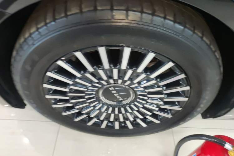 Used Zeekr 009 2024 7-Seater Aisle Version 108 kWh Exterior 4
