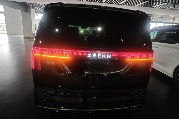 Used Zeekr 009 2024 7-Seater Walk-Through Version Four-Wheel Drive 108 kWh Exterior 4