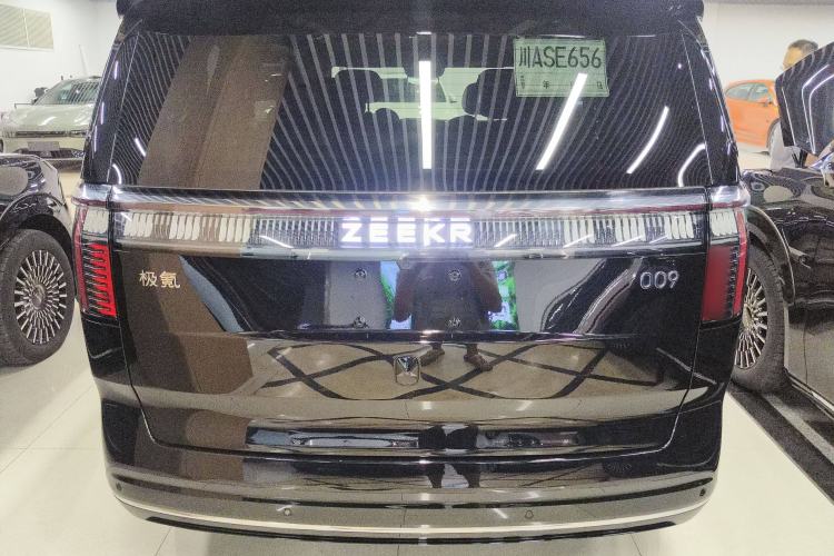 Used Zeekr 009 2024 7-Seater Aisle Version 108 kWh Exterior 4