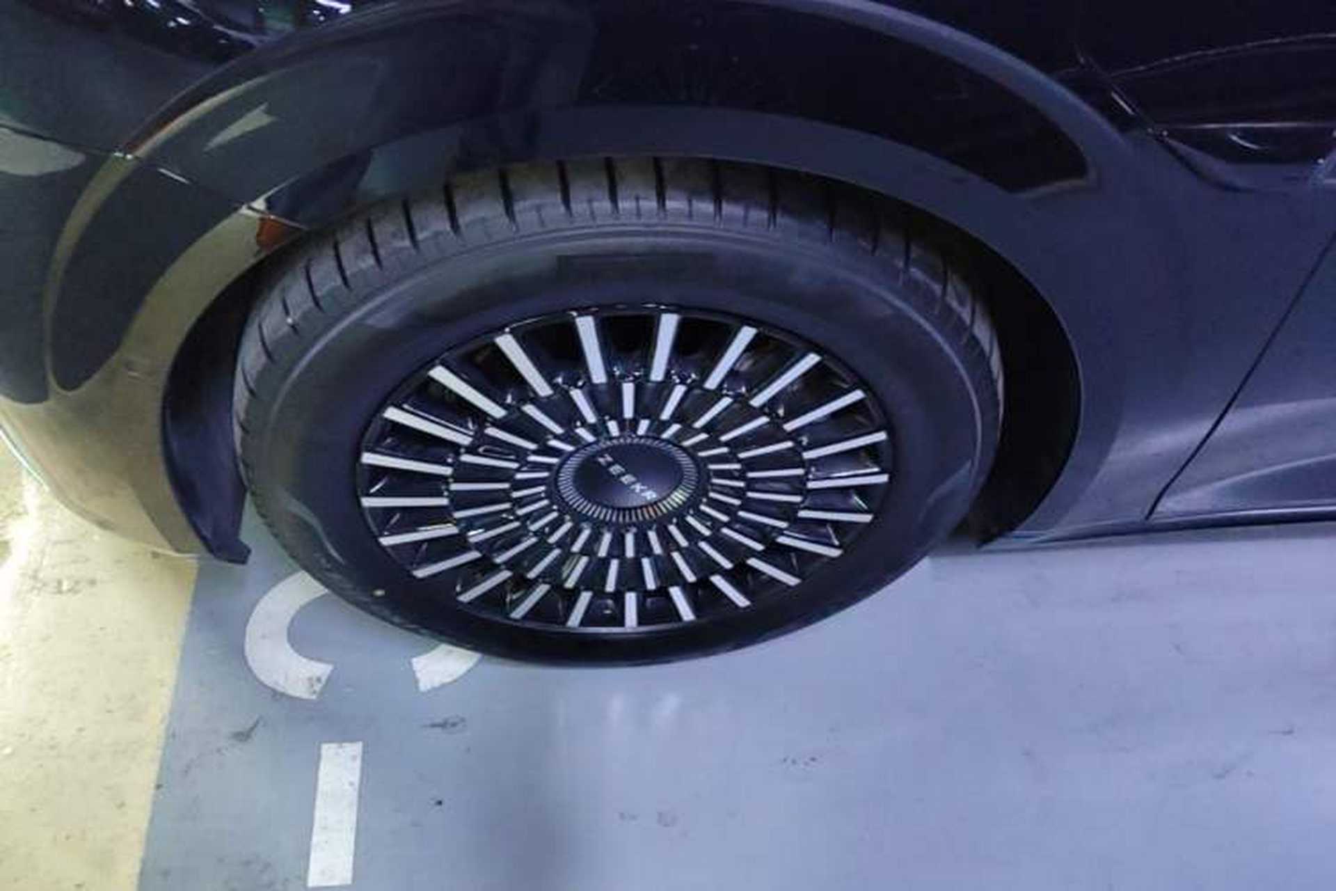 Used Zeekr 009 2024 7-Seater Aisle Version 108 kWh Exterior 4