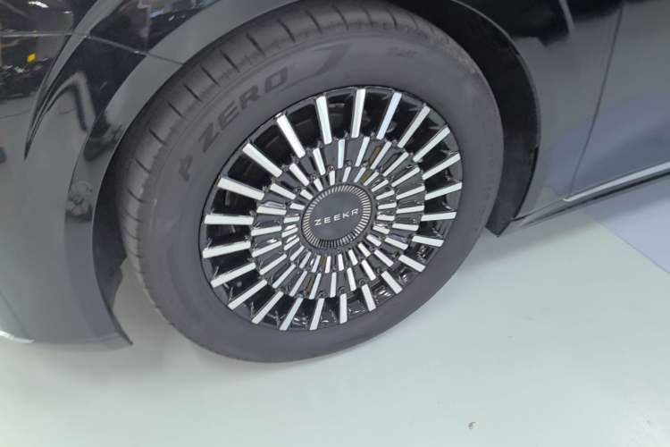 Used Zeekr 009 2024 7-Seater Walk-Through Version Four-Wheel Drive 108 kWh Exterior 4