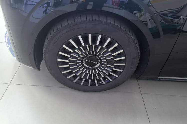 Used Zeekr 009 2024 7-Seater Walk-Through Version Four-Wheel Drive 108 kWh Exterior 4