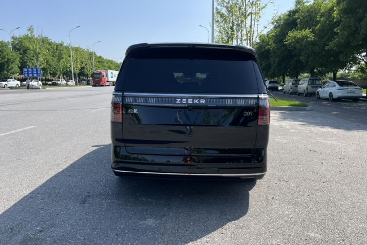 Used Zeekr 009 2024 7-Seater Aisle Version 108 kWh Exterior 4