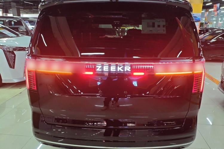 Used Zeekr 009 2024 7-Seater Aisle Version 108 kWh Exterior 4