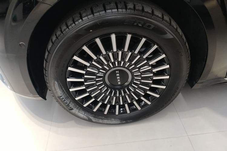 Used Zeekr 009 2024 Six-Seat Executive Version 4WD 108 kWh Exterior 4