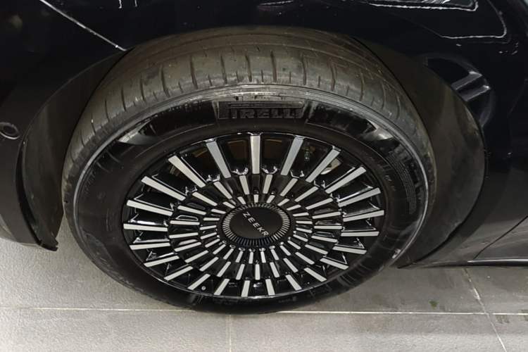 Used Zeekr 009 2024 Six-Seat Executive Version 4WD 108 kWh Exterior 4