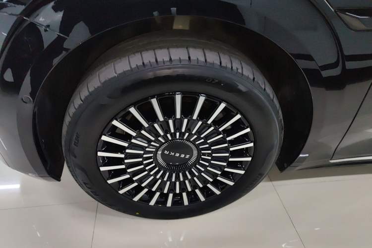 Used Zeekr 009 2024 Six-Seat Executive Version 4WD 108 kWh Exterior 4
