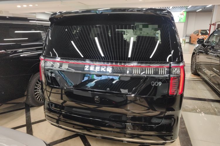 Used Zeekr 009 2024 7-Seater Aisle Version 108 kWh Exterior 4