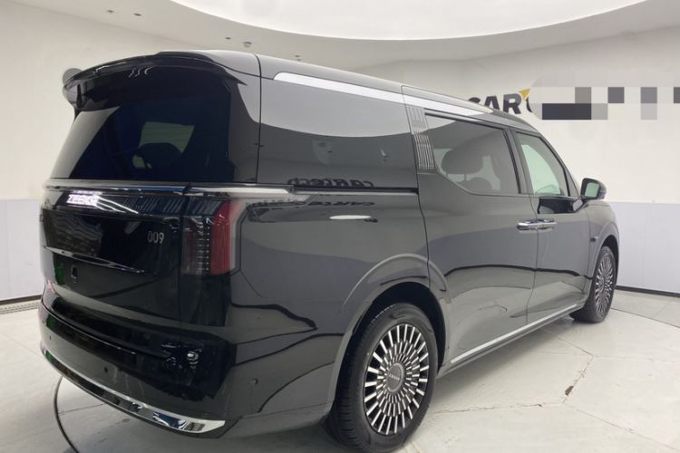 Used Zeekr 009 2024 7-Seater Aisle Version 108 kWh Exterior 4