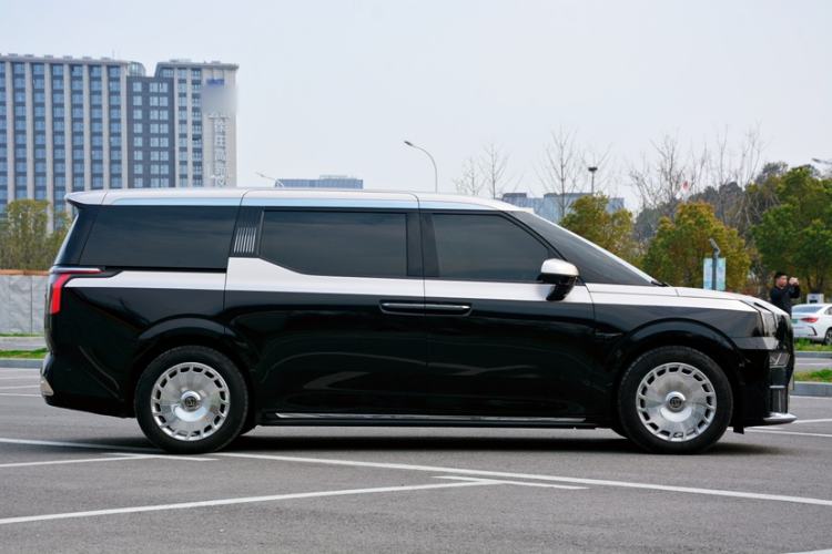 Used Zeekr 009 2024 7-Seater Walk-Through Version Four-Wheel Drive 108 kWh Exterior 4