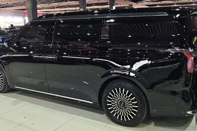 Used Zeekr 009 2024 7-Seater Aisle Version 108 kWh Exterior 4