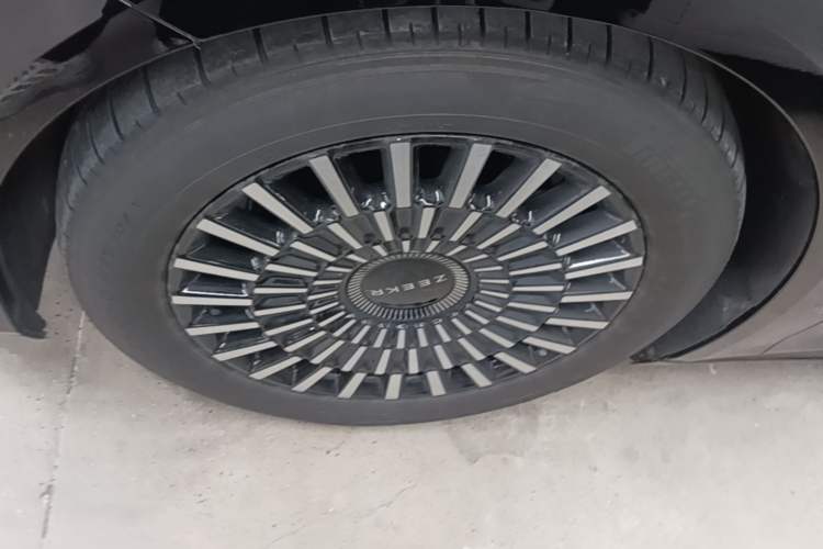 Used Zeekr 009 2024 Six-Seat Executive Version 4WD 108 kWh Exterior 4