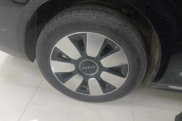 Used Zeekr 009 2024 7-Seater Walk-Through Version Four-Wheel Drive 108 kWh Exterior 5