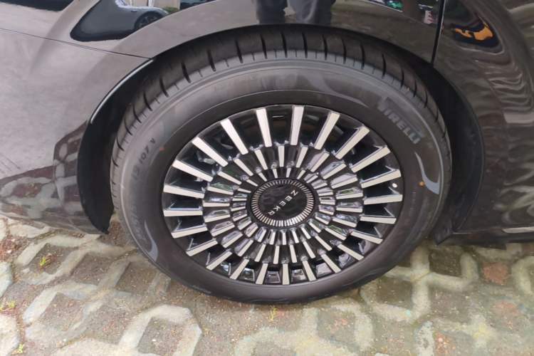 Used Zeekr 009 2024 Six-Seat Executive Version 4WD 108 kWh Exterior 5