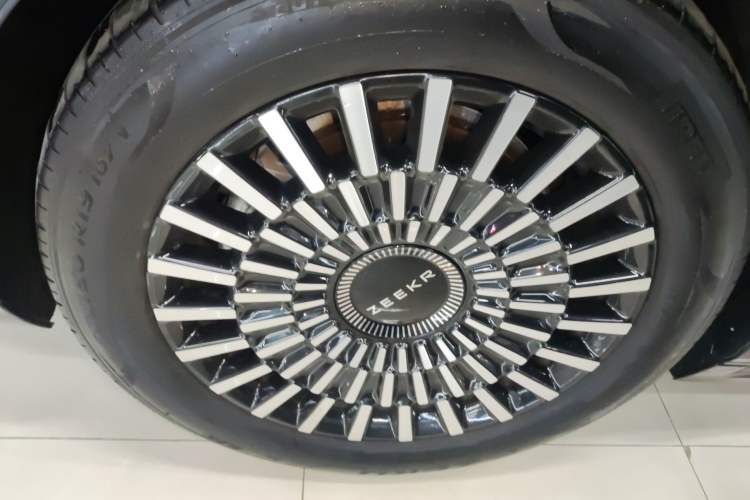 Used Zeekr 009 2024 7-Seater Aisle Version 108 kWh Exterior 5