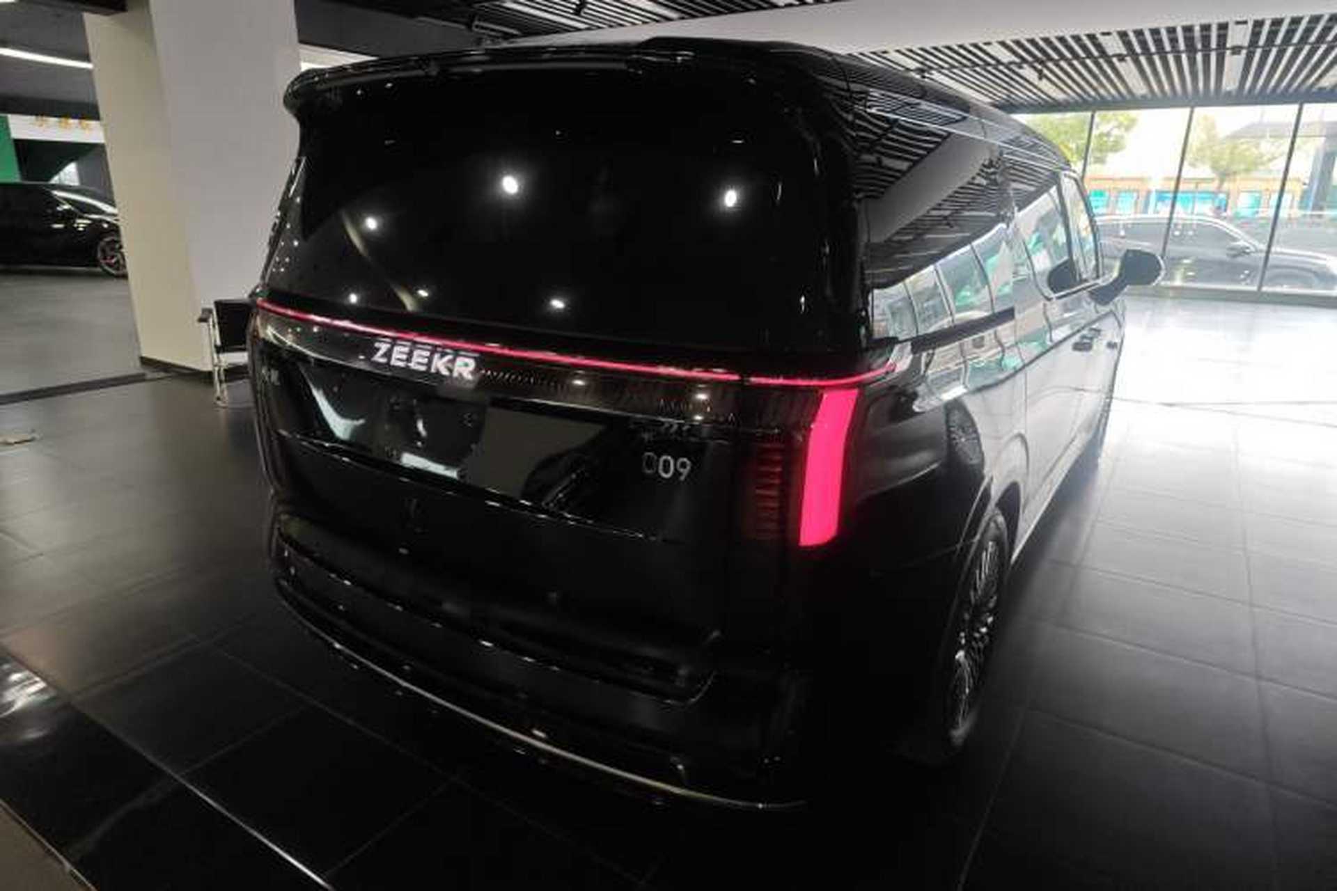 Used Zeekr 009 2024 7-Seater Walk-Through Version Four-Wheel Drive 108 kWh Exterior 5