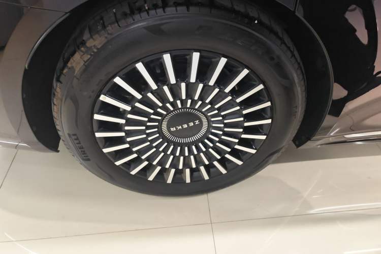 Used Zeekr 009 2024 7-Seater Walk-Through Version Four-Wheel Drive 108 kWh Exterior 5