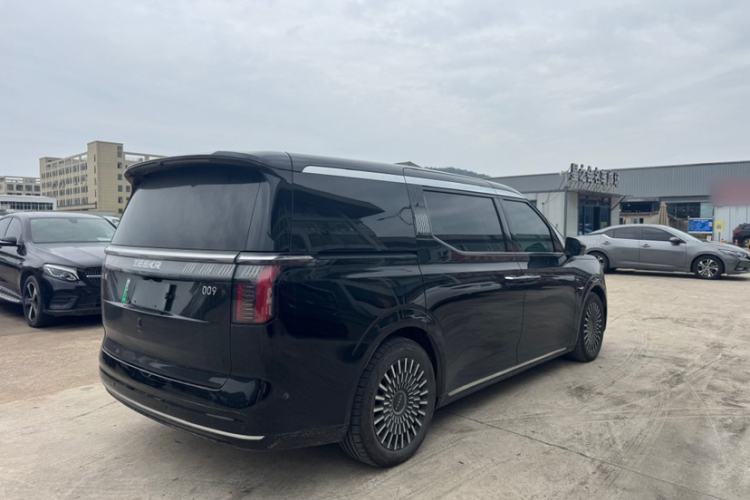 Used Zeekr 009 2024 7-Seater Aisle Version 108 kWh Exterior 5