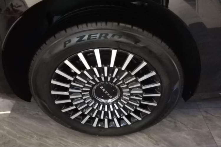 Used Zeekr 009 2024 7-Seater Walk-Through Version Four-Wheel Drive 108 kWh Exterior 5