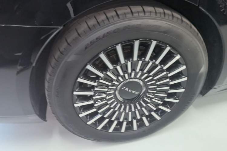 Used Zeekr 009 2024 7-Seater Walk-Through Version Four-Wheel Drive 108 kWh Exterior 5