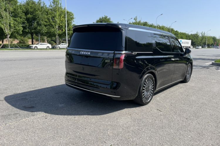 Used Zeekr 009 2024 7-Seater Aisle Version 108 kWh Exterior 5