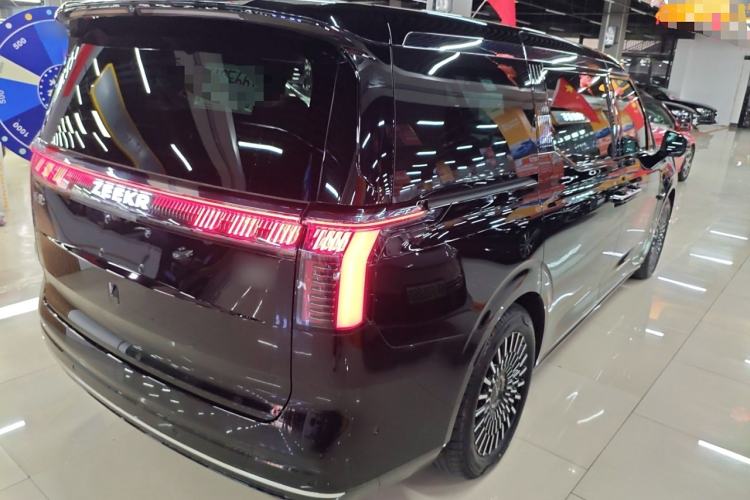Used Zeekr 009 2024 7-Seater Aisle Version 108 kWh Exterior 5