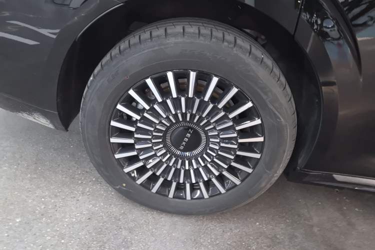 Used Zeekr 009 2024 7-Seater Walk-Through Version Four-Wheel Drive 108 kWh Exterior 5
