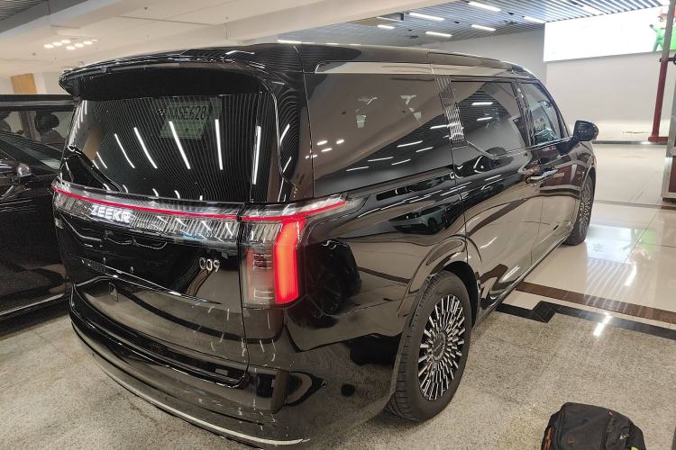 Used Zeekr 009 2024 7-Seater Aisle Version 108 kWh Exterior 5