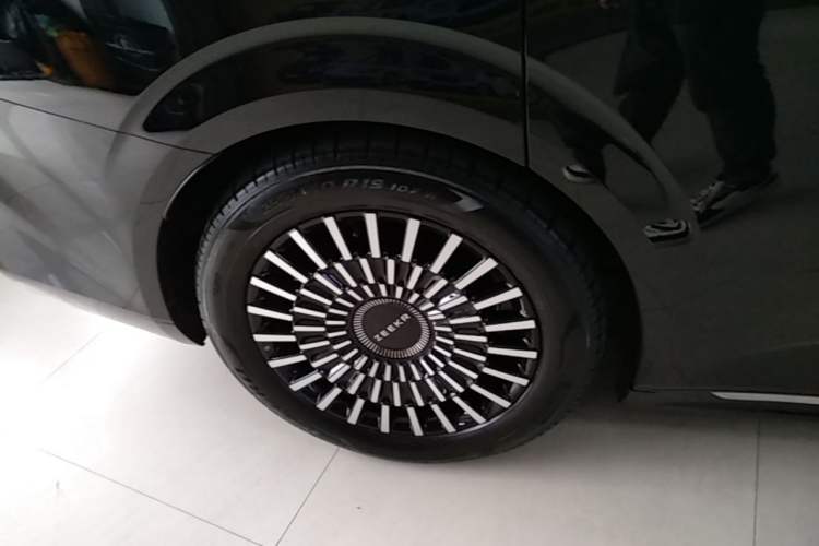 Used Zeekr 009 2024 7-Seater Aisle Version 108 kWh Exterior 5