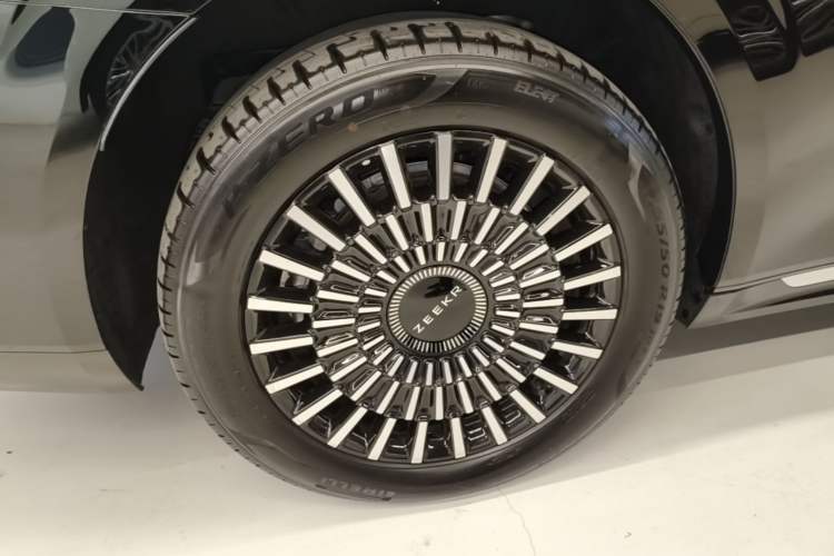 Used Zeekr 009 2024 7-Seater Walk-Through Version Four-Wheel Drive 108 kWh Exterior 5