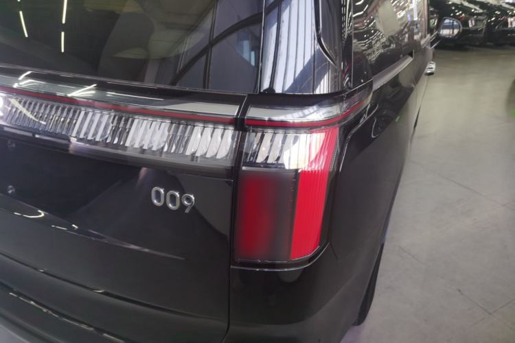 Used Zeekr 009 2024 Six-Seat Executive Version 4WD 108 kWh Exterior 6