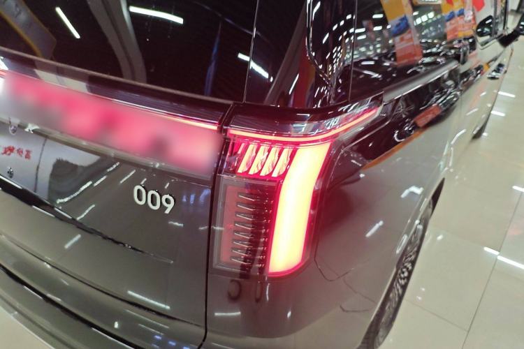 Used Zeekr 009 2024 7-Seater Aisle Version 108 kWh Exterior 6