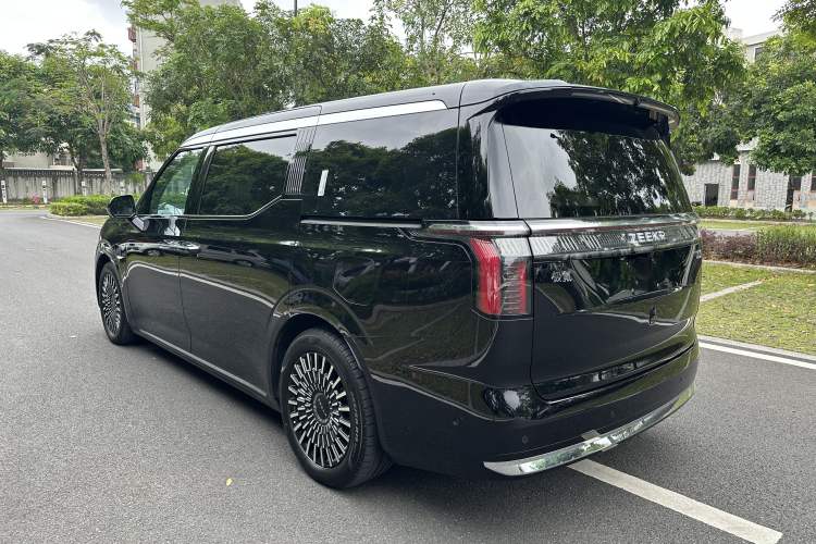 Used Zeekr 009 2024 7-Seater Walk-Through Version Four-Wheel Drive 108 kWh Exterior 6