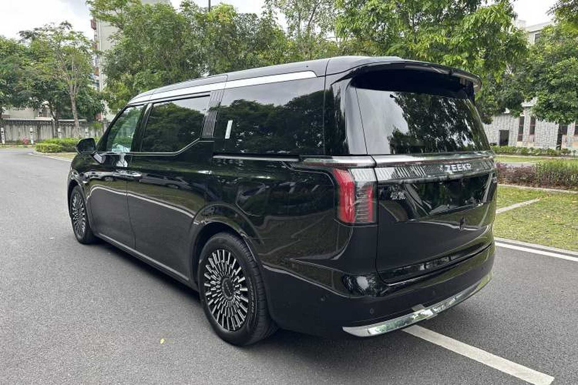 Used Zeekr 009 2024 7-Seater Walk-Through Version Four-Wheel Drive 108 kWh Exterior 6