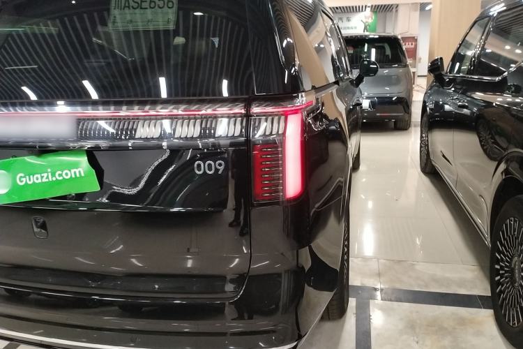 Used Zeekr 009 2024 7-Seater Aisle Version 108 kWh Exterior 6