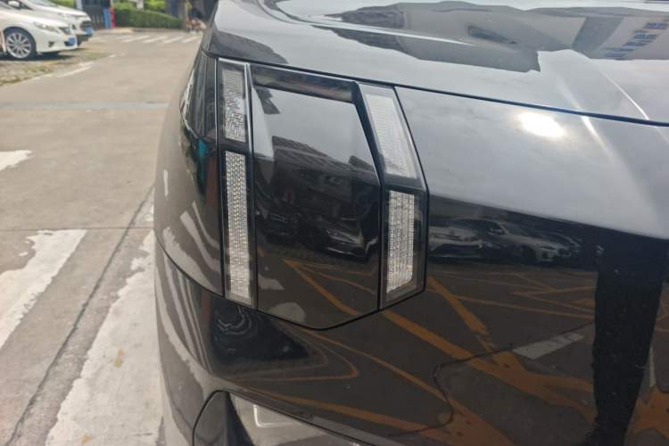 Used Zeekr 009 2024 7-Seater Walk-Through Version Four-Wheel Drive 108 kWh Exterior 6