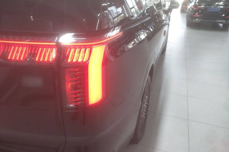 Used Zeekr 009 2024 7-Seater Aisle Version 108 kWh Exterior 6