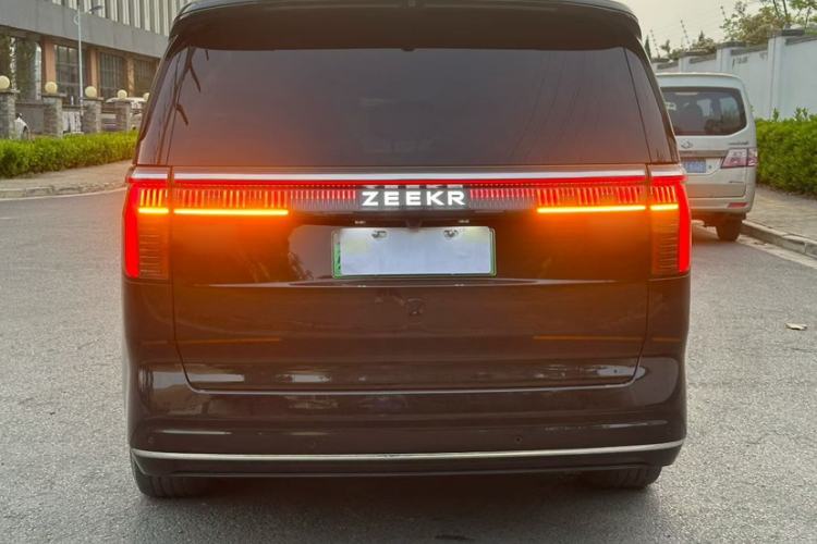 Used Zeekr 009 2024 7-Seater Aisle Version 108 kWh Exterior 6