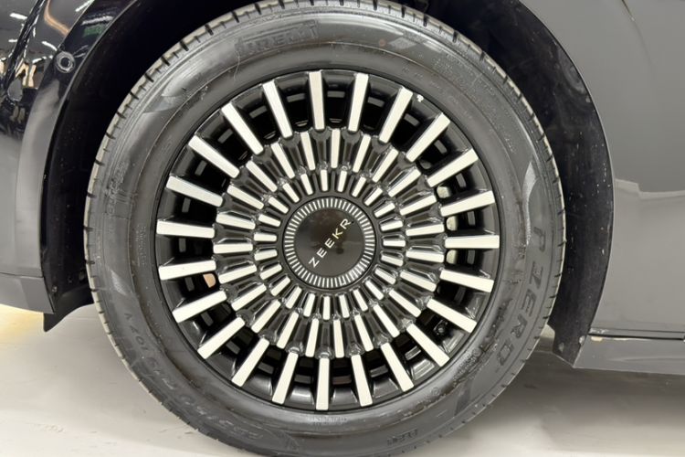 Used Zeekr 009 2024 7-Seater Walk-Through Version Four-Wheel Drive 108 kWh Exterior 7