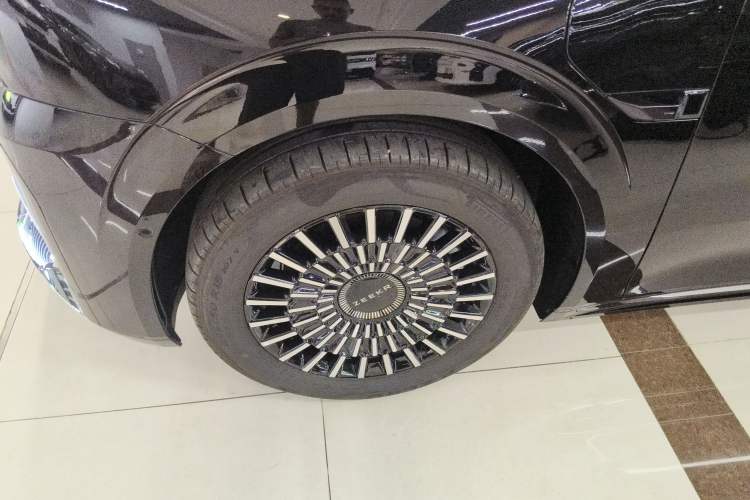 Used Zeekr 009 2024 7-Seater Aisle Version 108 kWh Exterior 7