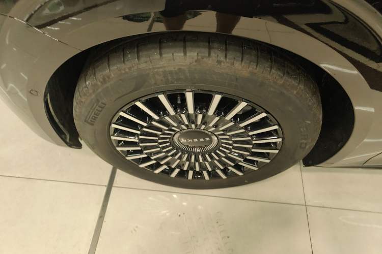 Used Zeekr 009 2024 7-Seater Aisle Version 108 kWh Exterior 7