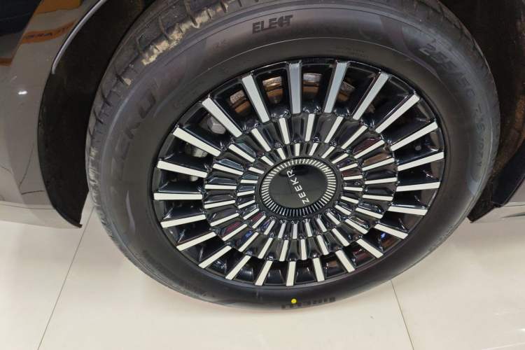 Used Zeekr 009 2024 7-Seater Aisle Version 108 kWh Exterior 8
