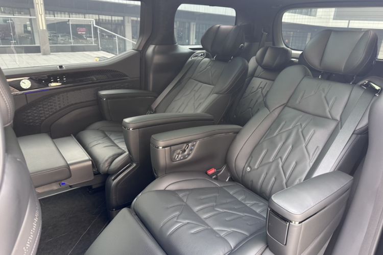 Used Zeekr 009 2024 7-Seater Walk-Through Version Four-Wheel Drive 108 kWh Exterior 8