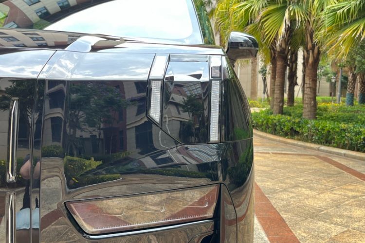 Used Zeekr 009 2024 7-Seater Aisle Version 108 kWh Exterior 9