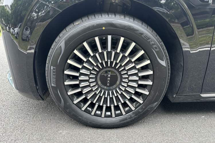 Used Zeekr 009 2024 7-Seater Walk-Through Version Four-Wheel Drive 108 kWh Exterior 9
