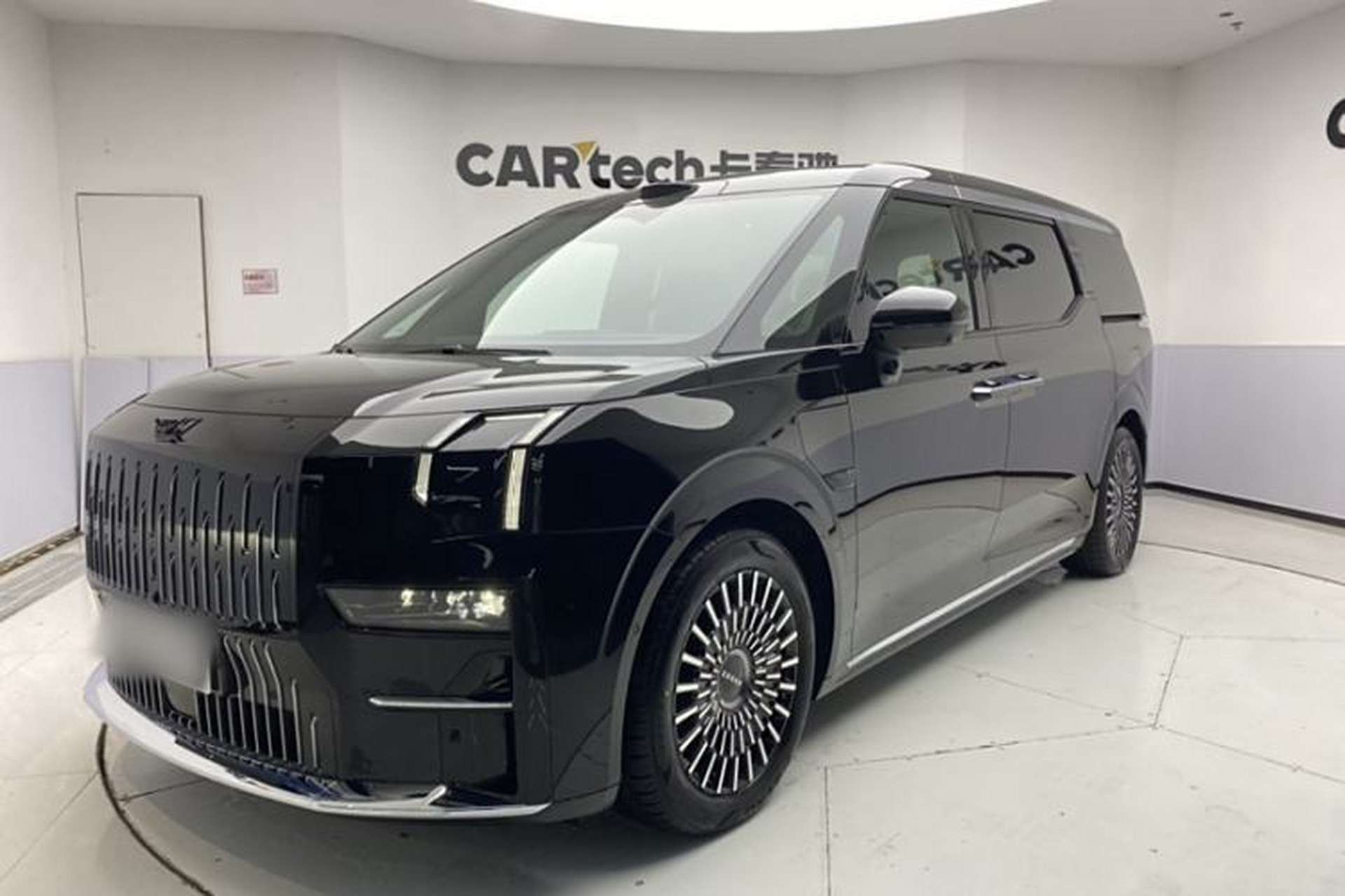 Used Zeekr 009 2024 7-Seater Aisle Version 108 kWh Front Left 45 Deg