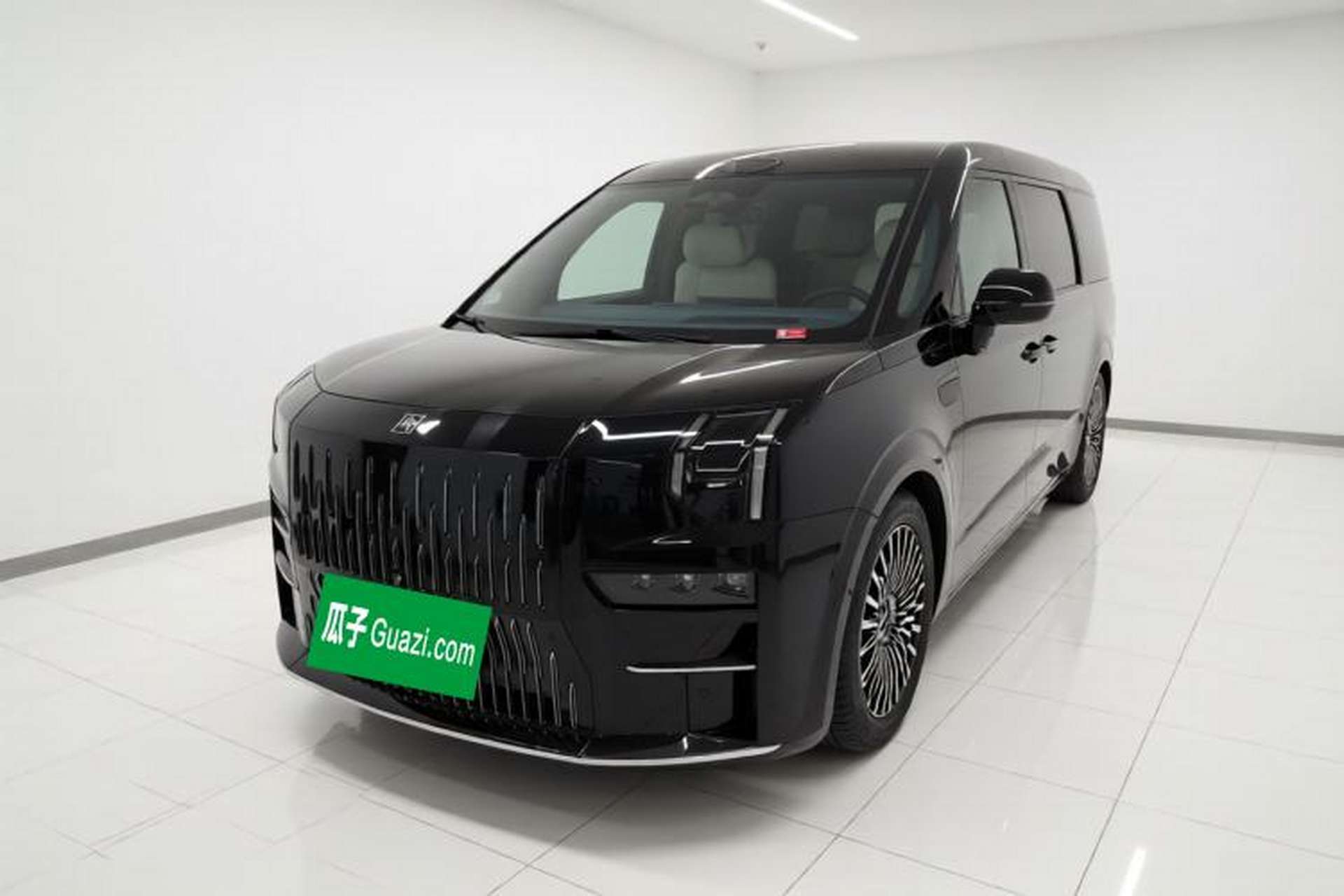 Used Zeekr 009 2024 7-Seater Walk-Through Version Four-Wheel Drive 108 kWh Front Left 45 Deg