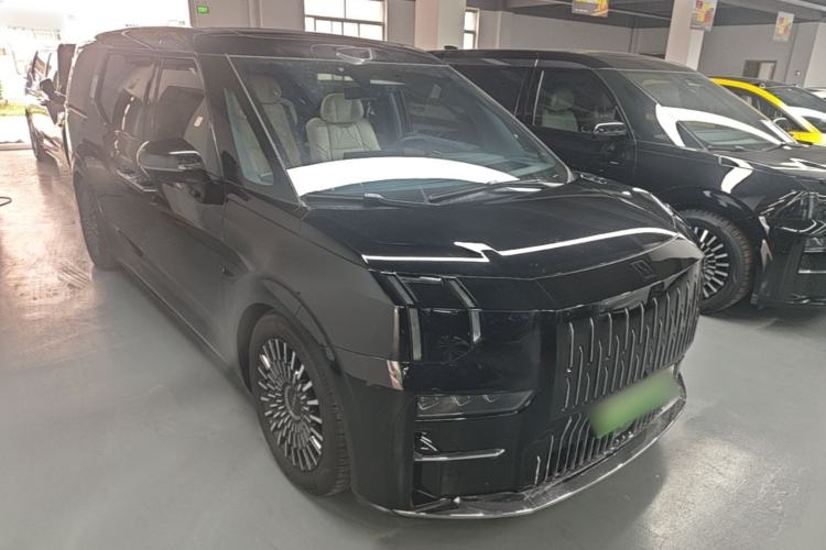 Used Zeekr 009 2024 Six-Seat Executive Version 4WD 108 kWh Front Right 45 Deg