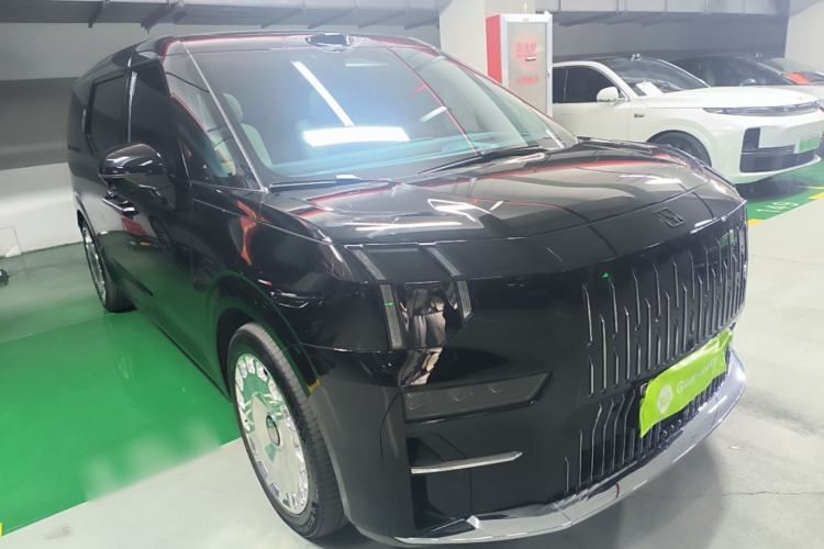 Used Zeekr 009 2024 Six-Seat Executive Version 4WD 108 kWh Front Right 45 Deg